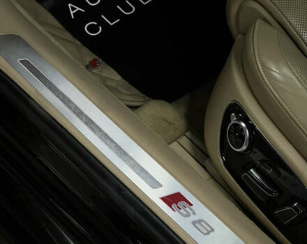 Черный Ауди С8, объемом двигателя 4 л и пробегом 205 тыс. км за 34000 $, фото 14 на Automoto.ua