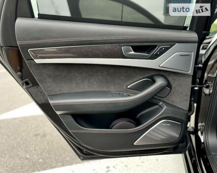 Черный Ауди С8, объемом двигателя 4 л и пробегом 68 тыс. км за 65700 $, фото 42 на Automoto.ua