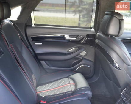 Ауди С8 2017 в Днепре (Днепропетровске) на Automoto.ua Черный Ауди С8, объемом двигателя 3.99 л и пробегом 62 тыс. км за 66000 $, фото 17 на Automoto.ua