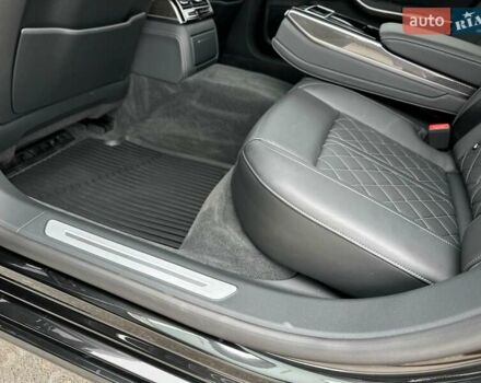 Черный Ауди С8, объемом двигателя 4 л и пробегом 43 тыс. км за 115500 $, фото 104 на Automoto.ua