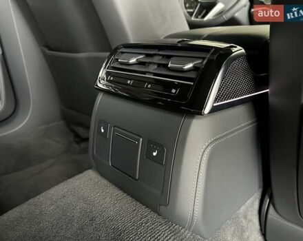 Черный Ауди С8, объемом двигателя 4 л и пробегом 90 тыс. км за 97000 $, фото 23 на Automoto.ua