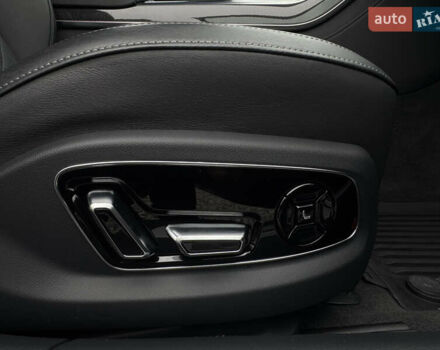 Черный Ауди С8, объемом двигателя 4 л и пробегом 43 тыс. км за 114000 $, фото 32 на Automoto.ua