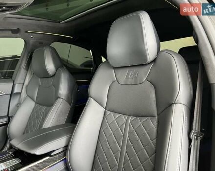 Черный Ауди С8, объемом двигателя 4 л и пробегом 90 тыс. км за 97000 $, фото 19 на Automoto.ua