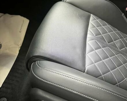 Черный Ауди С8, объемом двигателя 4 л и пробегом 53 тыс. км за 136465 $, фото 29 на Automoto.ua