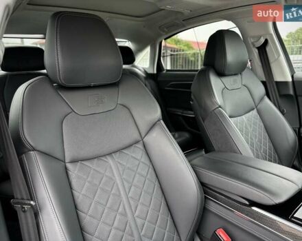 Черный Ауди С8, объемом двигателя 4 л и пробегом 43 тыс. км за 115500 $, фото 73 на Automoto.ua