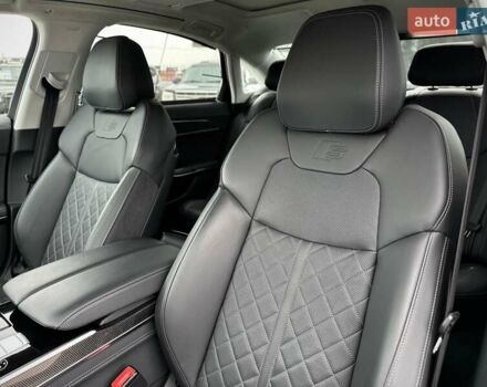 Черный Ауди С8, объемом двигателя 4 л и пробегом 43 тыс. км за 115500 $, фото 134 на Automoto.ua