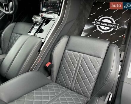 Черный Ауди С8, объемом двигателя 4 л и пробегом 43 тыс. км за 115500 $, фото 120 на Automoto.ua