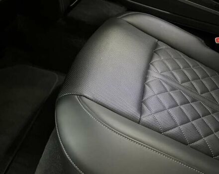 Черный Ауди С8, объемом двигателя 4 л и пробегом 53 тыс. км за 136465 $, фото 32 на Automoto.ua