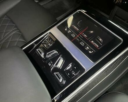 Черный Ауди С8, объемом двигателя 4 л и пробегом 53 тыс. км за 136465 $, фото 40 на Automoto.ua