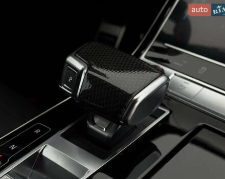 Черный Ауди С8, объемом двигателя 4 л и пробегом 43 тыс. км за 114000 $, фото 28 на Automoto.ua