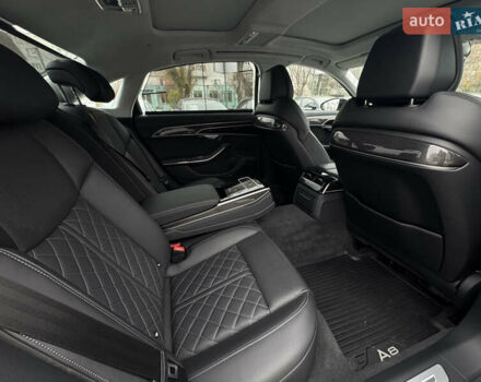 Черный Ауди С8, объемом двигателя 4 л и пробегом 43 тыс. км за 114000 $, фото 24 на Automoto.ua