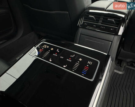 Черный Ауди С8, объемом двигателя 4 л и пробегом 43 тыс. км за 114000 $, фото 22 на Automoto.ua