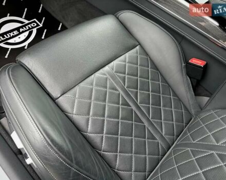 Черный Ауди С8, объемом двигателя 4 л и пробегом 43 тыс. км за 115500 $, фото 132 на Automoto.ua