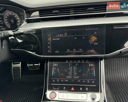 Черный Ауди С8, объемом двигателя 4 л и пробегом 43 тыс. км за 114000 $, фото 29 на Automoto.ua