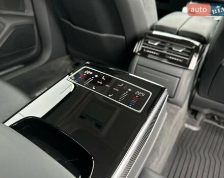 Черный Ауди С8, объемом двигателя 4 л и пробегом 43 тыс. км за 115500 $, фото 143 на Automoto.ua