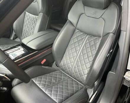 Черный Ауди С8, объемом двигателя 4 л и пробегом 53 тыс. км за 136465 $, фото 28 на Automoto.ua