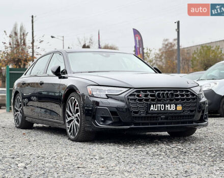 Черный Ауди С8, объемом двигателя 4 л и пробегом 43 тыс. км за 114000 $, фото 1 на Automoto.ua