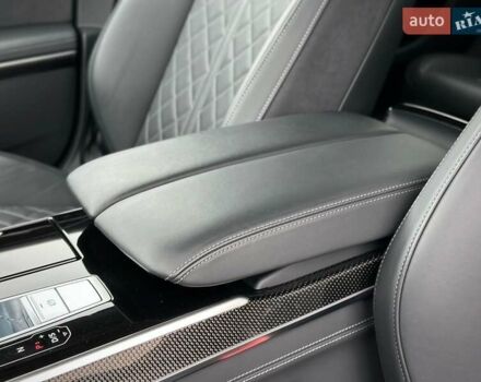 Черный Ауди С8, объемом двигателя 4 л и пробегом 43 тыс. км за 115500 $, фото 149 на Automoto.ua