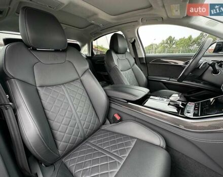 Черный Ауди С8, объемом двигателя 4 л и пробегом 43 тыс. км за 115500 $, фото 117 на Automoto.ua