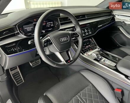 Черный Ауди С8, объемом двигателя 4 л и пробегом 90 тыс. км за 97000 $, фото 16 на Automoto.ua