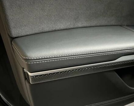 Черный Ауди С8, объемом двигателя 4 л и пробегом 53 тыс. км за 136465 $, фото 47 на Automoto.ua