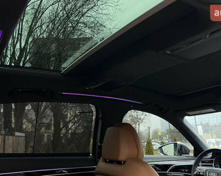 Черный Ауди С8, объемом двигателя 4 л и пробегом 46 тыс. км за 93000 $, фото 46 на Automoto.ua