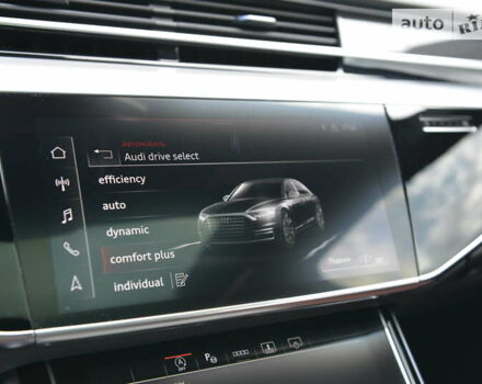 Черный Ауди С8, объемом двигателя 4 л и пробегом 16 тыс. км за 142500 $, фото 78 на Automoto.ua