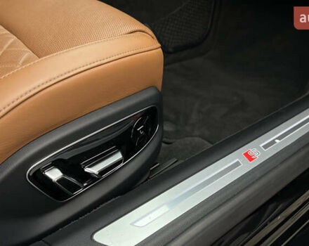 Черный Ауди С8, объемом двигателя 4 л и пробегом 46 тыс. км за 93000 $, фото 48 на Automoto.ua