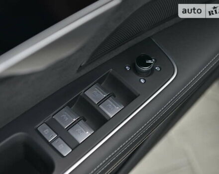 Черный Ауди С8, объемом двигателя 4 л и пробегом 16 тыс. км за 142500 $, фото 32 на Automoto.ua