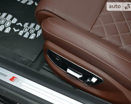 Черный Ауди С8, объемом двигателя 4 л и пробегом 16 тыс. км за 142500 $, фото 37 на Automoto.ua