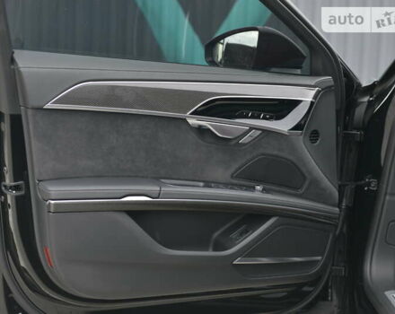 Черный Ауди С8, объемом двигателя 4 л и пробегом 16 тыс. км за 142500 $, фото 30 на Automoto.ua