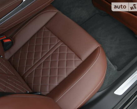 Черный Ауди С8, объемом двигателя 4 л и пробегом 16 тыс. км за 142500 $, фото 50 на Automoto.ua