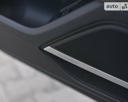 Черный Ауди С8, объемом двигателя 4 л и пробегом 16 тыс. км за 142500 $, фото 33 на Automoto.ua