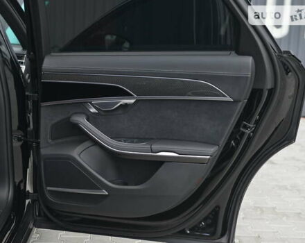 Черный Ауди С8, объемом двигателя 4 л и пробегом 16 тыс. км за 142500 $, фото 46 на Automoto.ua