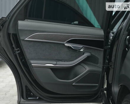 Черный Ауди С8, объемом двигателя 4 л и пробегом 16 тыс. км за 142500 $, фото 38 на Automoto.ua