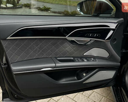 Черный Ауди С8, объемом двигателя 4 л и пробегом 46 тыс. км за 93000 $, фото 32 на Automoto.ua