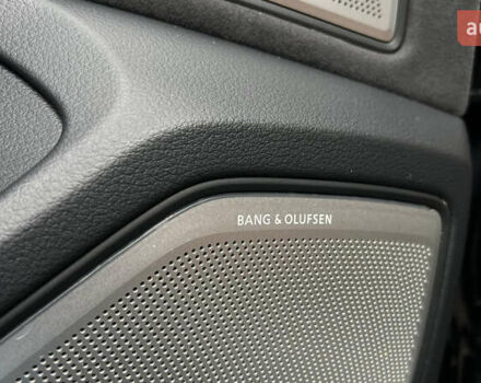 Черный Ауди С8, объемом двигателя 4 л и пробегом 46 тыс. км за 93000 $, фото 43 на Automoto.ua