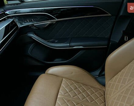 Черный Ауди С8, объемом двигателя 4 л и пробегом 46 тыс. км за 93000 $, фото 18 на Automoto.ua