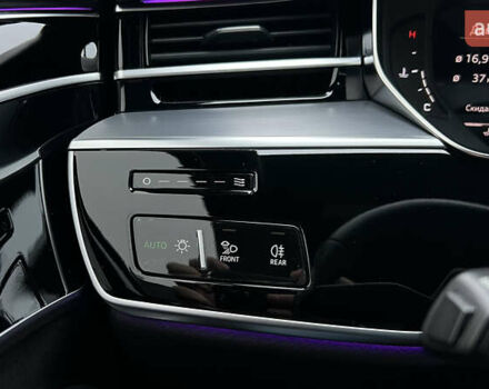 Черный Ауди С8, объемом двигателя 4 л и пробегом 46 тыс. км за 93000 $, фото 20 на Automoto.ua