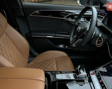 Черный Ауди С8, объемом двигателя 4 л и пробегом 46 тыс. км за 93000 $, фото 50 на Automoto.ua