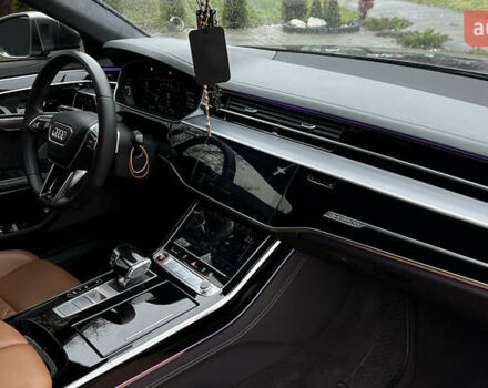 Черный Ауди С8, объемом двигателя 4 л и пробегом 46 тыс. км за 93000 $, фото 49 на Automoto.ua
