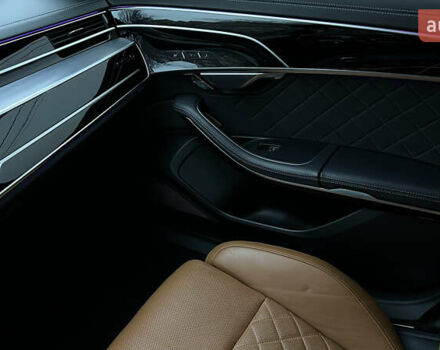 Черный Ауди С8, объемом двигателя 4 л и пробегом 46 тыс. км за 93000 $, фото 16 на Automoto.ua