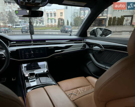 Черный Ауди С8, объемом двигателя 4 л и пробегом 46 тыс. км за 93000 $, фото 38 на Automoto.ua