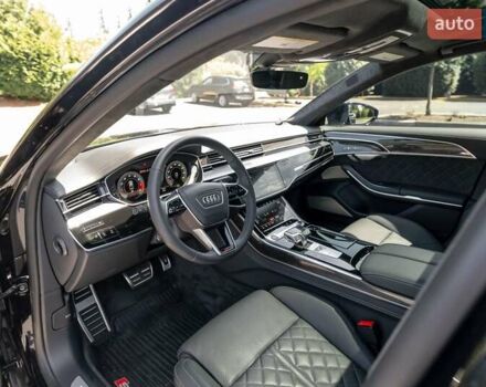 Чорний Ауді S8, об'ємом двигуна 4 л та пробігом 98 тис. км за 98286 $, фото 15 на Automoto.ua