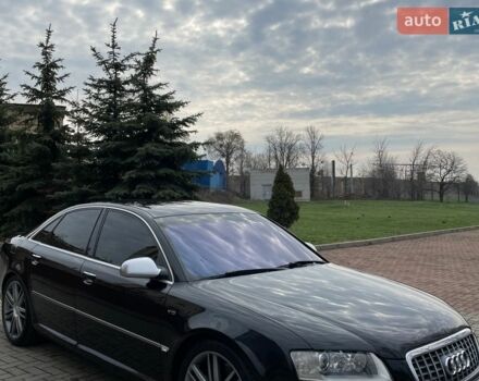 Черный Ауди С8, объемом двигателя 5.2 л и пробегом 360 тыс. км за 15000 $, фото 1 на Automoto.ua