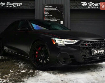 Черный Ауди С8, объемом двигателя 4 л и пробегом 7 тыс. км за 140000 $, фото 1 на Automoto.ua