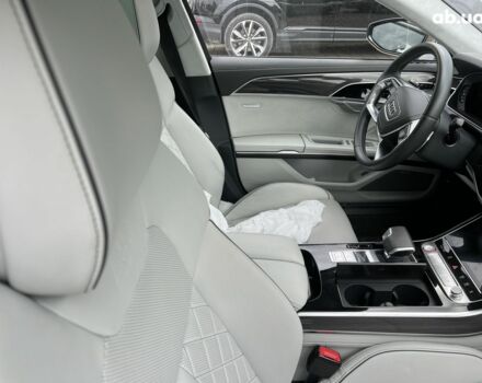 Ауди С8, объемом двигателя 4 л и пробегом 49 тыс. км за 91943 $, фото 8 на Automoto.ua