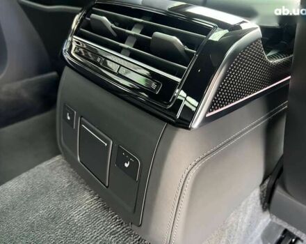 Ауди С8, объемом двигателя 4 л и пробегом 90 тыс. км за 94000 $, фото 29 на Automoto.ua