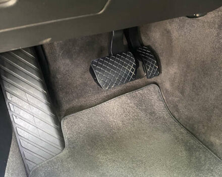 Серый Ауди С8, объемом двигателя 5.2 л и пробегом 193 тыс. км за 20500 $, фото 28 на Automoto.ua