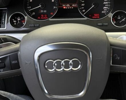 Серый Ауди С8, объемом двигателя 5.2 л и пробегом 140 тыс. км за 19000 $, фото 7 на Automoto.ua